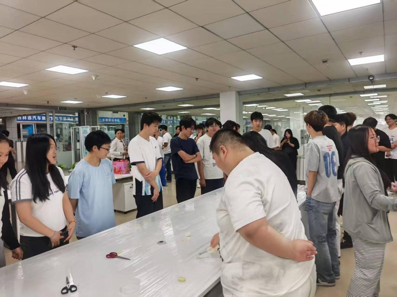 订单班同学实地参观学习